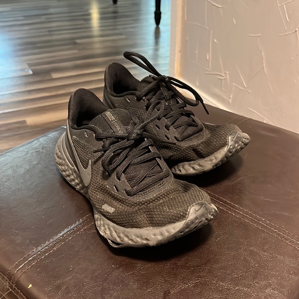 Women's black Nikes size 7